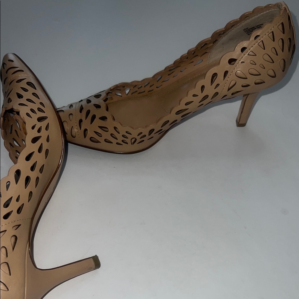 Women's Charles By Charles David Tan Cutout Heels 6.5 - Picture 7 of 9